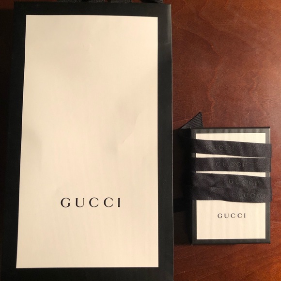 Gucci Monogram Card Holder - Picture 5 of 6